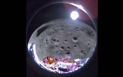 «Одиссей» на связи с диспетчерами миссии в центре управления