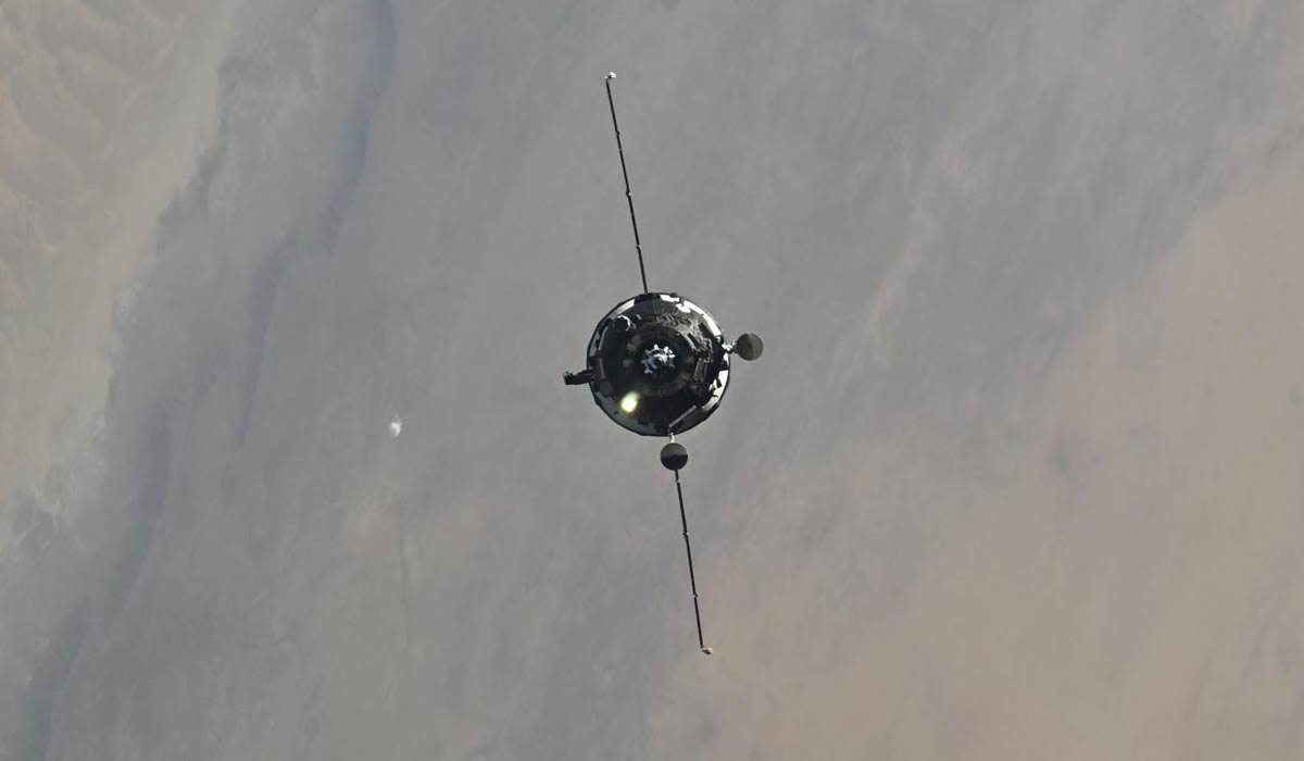 Космічний вантажний корабель «Прогрес МС-32» відлітає з МКС