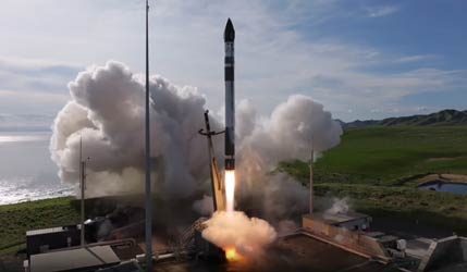 Rocket Lab запустила ракету Electron з космічним апаратом StriX 12