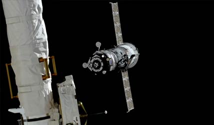 Стыковка космического корабля Прогресс МС-35 с МКС