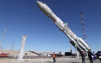 Ракету «Протон-М» зі супутником «Angosat-2» викатили на стартовий майданчик у Байконурі