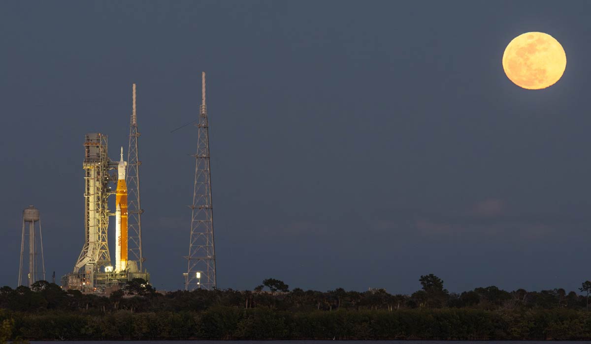 Запуск Artemis II отложен: NASA борется с утечками водорода на ракете SLS