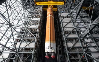 Вертикальная интеграция основной ступени Artemis II начинается в NASA Kennedy
