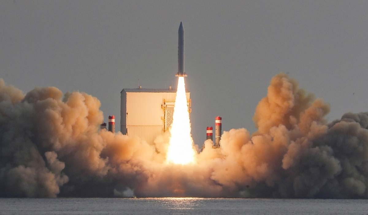 Запуск ракеты South Korean ADD Solid-Fuel SLV