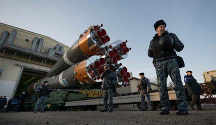 Ракету «Союз-2.1а» с пилотируемым кораблем «Союз МС-25» вывезли на стартовый стол Байконура перед пуском