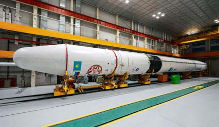 ракета Союз-5 в сборочно-испытательном комплексе на площадке 42 космодрома Байконур