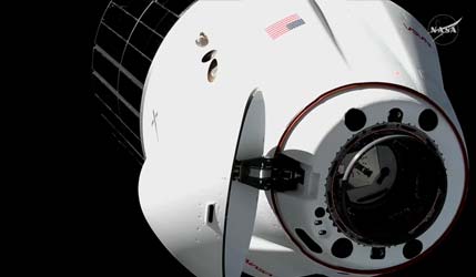 Корабль SpaceX Dragon SpX-35 стикується з МКС