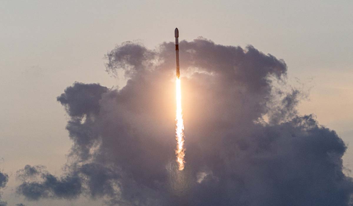 Запуск ракети Falcon 9 Block 5 з групою супутників Starlink Group 10-43 з космодрому на мисі Канаверал