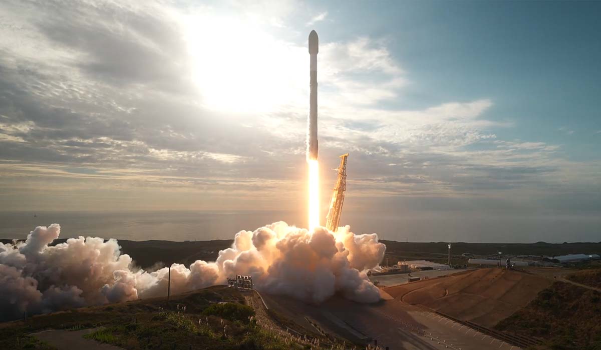 Запуск ракети Falcon 9 Block 5 із супутниками Starlink Group 15-14 з бази Ванденберг 14 липня 2026 року