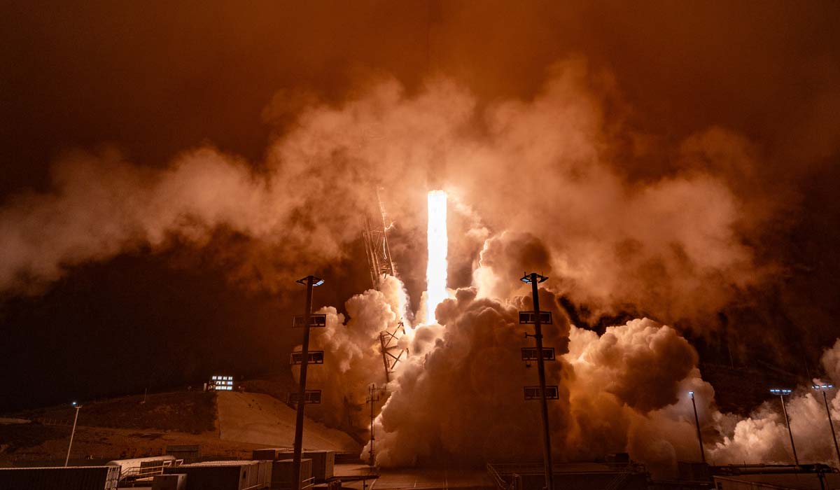 Запуск ракеты Falcon 9 Block 5 со спутниками Starlink Group 17-50 с базы Ванденберг