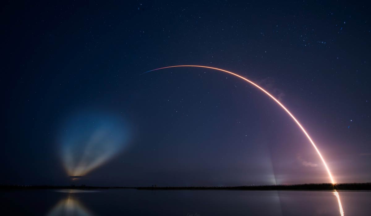 Запуск ракеты Falcon 9 Block 5 с группой спутников Starlink Group 10-49 с космодрома на мысе Канаверал