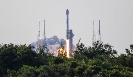 Запуск ракети Falcon 9 Block 5 з групою супутників Starlink Group 10-54 з космодрому на мисі Канаверал