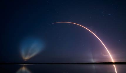 Запуск ракети Falcon 9 Block 5 із групою супутників Starlink Group 10-49 з космодрому на мисі Канаверал