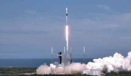 запуск ракети Falcon 9 Block 5 із групою супутників O3b mPower з космодрому на мисі Канаверал