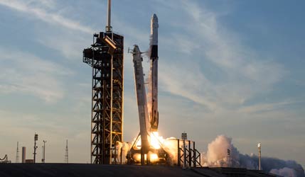 Запуск космічного корабля Dragon на ракеті Falcon 9