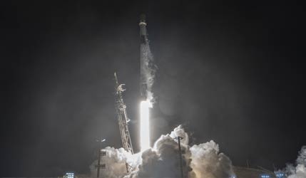 запуск ракети Falcon 9 Block 5 із супутниками Starlink Group 15-16 з бази Ванденберг