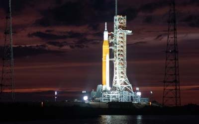 NASA повертає ракету та космічний корабель місії Artemis I назад до ангару