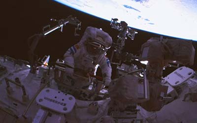 Члени екіпажу «Шеньчжоу-14» здійснили 5,5-годинний вихід у відкритий космос